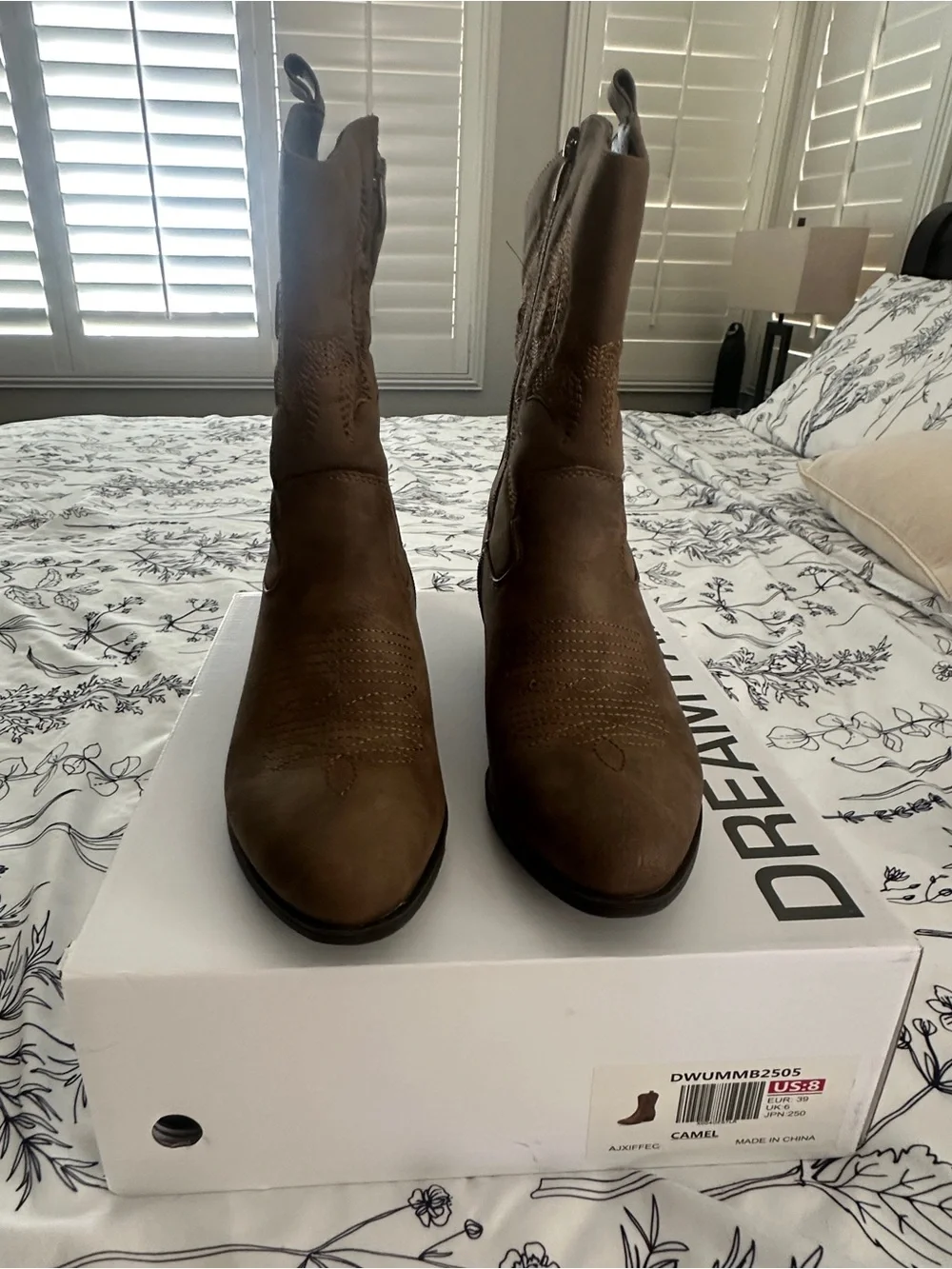 Dream Pairs Taupe Western Ankle Boots with Embroidered Detail size 8